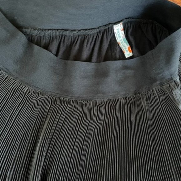 Free People accordion (pleated) skirt with elastic waist. - Picture 4 of 6